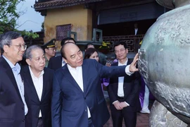 Thủ tướng Nguyễn Xuân Phúc thăm Quần thể Di tích cố đô Huế. (Ảnh: Thống Nhất/TTXVN)