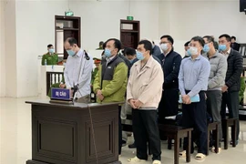 Các bị cáo tại phiên tòa xét xử vụ án Lừa đảo chiếm đoạt tài sản, vi phạm các quy định về cho vay trong hoạt động của các tổ chức tín dụng xảy ra tại Ngân hàng thương mại cổ phần Dầu khí Toàn Cầu (GPBank). (Ảnh: Doãn Tấn/TTXVN)