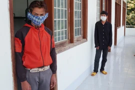 A Thứ và Rơ Ma Hùng bị bắt tại thôn 5 xã Ia Đal, huyện Ia H’Drai tỉnh Kon Tum. (Ảnh: TTXVN phát)