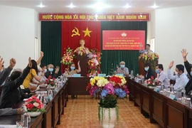 Các đại biểu biểu quyết, thống nhất cơ cấu, thành phần đại biểu Hội đồng Nhân dân tỉnh Phú Yên khóa VIII nhiệm kỳ 2021-2026. (Ảnh: Phạm Cường/TTXVN)