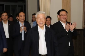 Tổng Bí thư, Chủ tịch nước Nguyễn Phú Trọng đến Hội nghị lấy ý kiến nhận xét và tín nhiệm cử tri nơi cư trú. (Ảnh: Trí Dũng/TTXVN)