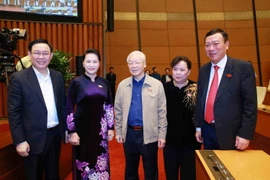 Tổng Bí thư, Chủ tịch nước Nguyễn Phú Trọng, Chủ tịch Quốc hội Nguyễn Thị Kim Ngân với các đại biểu Quốc hội. (Ảnh: Phương Hoa/TTXVN)