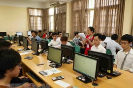 Thí sinh dự kỳ thi đánh giá năng lực của Đại học Quốc gia Hà Nội. (Ảnh: Quý Trung/TTXVN)