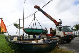 Người dân được hướng dẫn gia cố nhà cửa, đưa tàu thuyền vào bờ tránh siêu bão Noru. (Nguồn: Zalo)