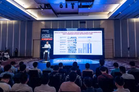 Phó Giáo sư, Tiến sỹ Trần Minh Tuấn - Phó Viện trưởng phụ trách Viện Chiến lược Thông tin và Truyền thông phát biểu tại sự kiện. (Ảnh: Minh Sơn/Vietnam+)