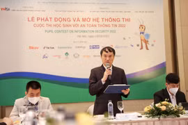 Ông Vũ Quốc Khánh - Phó Chủ tịch VNISA thông báo chính thức mở hệ thống cuộc thi. (Ảnh: Minh Sơn/Vietnam+)