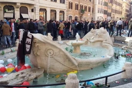 Kiệt tác của Bernini "hư hại vĩnh viễn" vì cổ động viên bóng đá Hà Lan