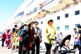 200 khách du lịch đường biển của Star Pride "xông đất" Đà Nẵng
