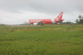 Máy bay của AirAsia đi từ Kuala Lumpur phải quay đầu do sự cố