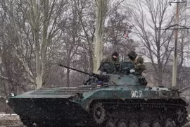 Kiev: 50 xe tăng từ Nga sang Ukraine trong thời gian đàm phán