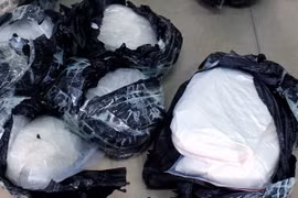 Bắt đối tượng vận chuyển 2 bánh heroin từ Hà Nội vào Cần Thơ
