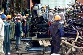 Thủ tướng yêu cầu khẩn trương cứu nạn vụ sập giàn giáo ở Vũng Áng