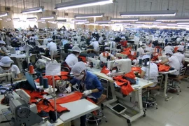 Xây dựng lộ trình điều chỉnh mức lương tối thiểu khu vực doanh nghiệp