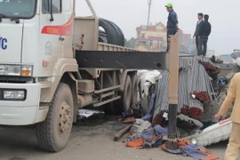 Tin thêm về vụ cả chục tấn thép xuyên thủng cabin xe kéo