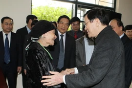 Chủ tịch nước trao quà an sinh xã hội tặng hộ nghèo biên giới