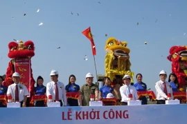 Xây dựng đường cất, hạ cánh số 2 của Cảng hàng không Cam Ranh