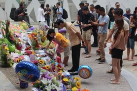 Thủ tướng Singapore Lý Hiển Long bất ngờ vào viện thăm cha