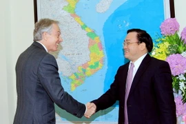 Phó Thủ tướng Hoàng Trung Hải tiếp cựu Thủ tướng Anh Tony Blair