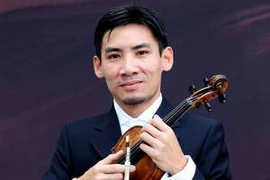 Tài năng violon Việt Nam – nghệ sĩ Nguyễn Hữu Nguyên. (Nguồn: Đẹp Online)