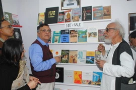 Quầy sách Việt Nam tại Triển lãm. (Ảnh: Minh Lý/TTXVN)