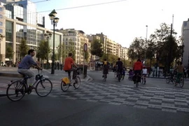 Chỉ có xe đạp trên đường Luis, trung tâm Brussels, trong ngày Chủ Nhật 16/9. (Ảnh: Thái Vân/Vietnam+) 