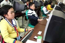 Các thí sinh tham dự Hội thi Tin học trẻ toàn quốc lần thứ 18. (Ảnh: Nguyễn Dũng/TTXVN)