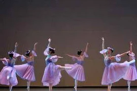 Các nghệ sỹ Việt Nam biểu diễn trong một chương trình Giai điệu mùa Thu. Ảnh minh họa. (Nguồn: TTXVN)