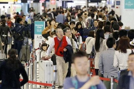 Sân bay Narita đông nghịt hành khách đi nghỉ Tuần lễ Vàng. (Nguồn: Kyodo)