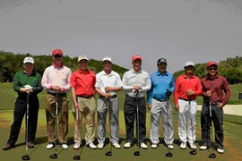 Các vị đại sứ tham dự Giải Golf Budapest Open 2013. (Ảnh: Madarász Bea)