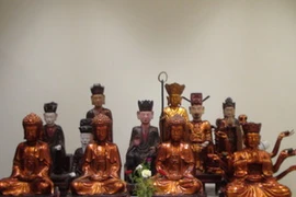 Các pho tượng Phật cổ được bàn giao cho Bảo tàng Nam Định. (Ảnh: Nguyễn Trường/Vietnam+)