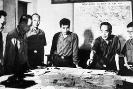 Đại tướng Võ Nguyên Giáp chỉ đạo Chiến dịch Hồ Chí Minh giải phóng Sài Gòn tháng 4/1975. (Nguồn: TTXVN)