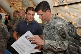 Trung tướng Michael Flynn (phải) được đề cử đứng đầu Cơ quan Tình báo Quốc phòng. (Ảnh: Internet)