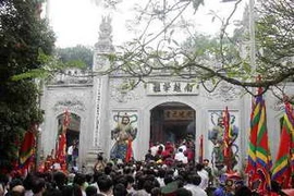 Lẫ dâng hương các Vua Hùng tại Đền Thượng. Ảnh minh họa. (Nguồn: TTXVN)