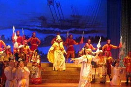 Các nghệ sỹ Nhà hát Tuồng Việt Nam biểu diễn trích đoạn trong vở Tuồng "Huyền Trân Công chúa". Ảnh minh họa. (Nguồn: TTXVN)