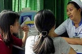 Tư vấn cho trẻ vị thành niên về sức khỏe sinh sản. (Nguồn: phapluattp.vn)