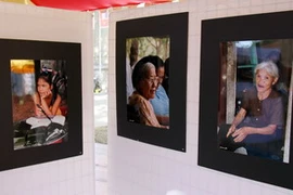 Những bức ảnh tại cuộc triển lãm. (Ảnh: Dũng Tuyên/Vietnam+)