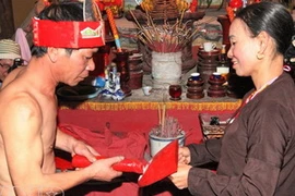 Lễ Mật được diễn ra vào lúc nửa đêm. (Nguồn: Báo Ảnh Việt Nam)