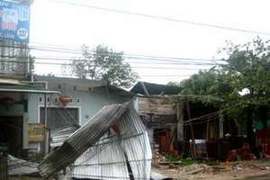 Hậu quả cơn bão số 11 tại phường Hà Huy Tập, thành phố Hà Tĩnh. (Ảnh: Công Tường/ TTXVN)