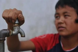 Người dân Trung Quốc đang thiếu nước sinh hoạt trầm trọng. (Nguồn: Xinhua)