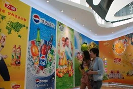 Các thương hiệu mỳ ăn liền được giới thiệu tại Hội nghị mỳ ăn liền ở Trung Quốc. (Nguồn: THX/TTXVN)