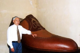 Chiếc giày da nam kỷ lục của nghệ nhân làng Phú Yên. (Nguồn: Internet)