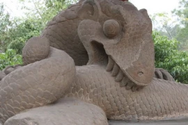 Rồng đá Đền thờ Trạng nguyên Lê Văn Thịnh.