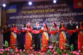 Lễ khai mạc Triển lãm ảnh và Tuần phim "Việt Nam - Điểm hẹn thế giới". (Ảnh: Duy Trinh/Vietnam+)