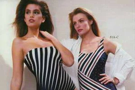 Một bức ảnh chụp Cindy Crawford làm người mẫu áo tắm từ thập niên 90 của thế kỷ trước. (Nguồn: Zinbio)