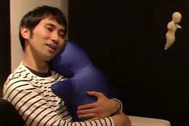 Gối ôm điện thoại Hugvie. (Nguồn: Hugvie)