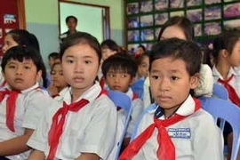 Các em học sinh Việt kiều Trường Khmer-Việt Nam Tân Tiến. (Ảnh: Xuân Khu/Vietnam+) 