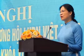 Bà Hà Thị Nga, Chủ tịch Hội Liên hiệp Phụ nữ Việt Nam, phát biểu tại Hội nghị. (Ảnh: Thu Hương/TTXVN)