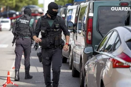 Lực lượng an ninh Tây Ban Nha từng triệt phá một đường dây tống tiền bằng phương thức giăng bẫy tình dục, với số nạn nhân được cho là gần 4.000 người. (Nguồn: english.elpais.com)