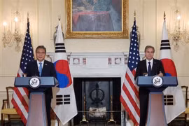 Ngoại trưởng Hàn Quốc Park Jin (trái) và Ngoại trưởng Mỹ Antony Blinken tại cuộc họp báo ở Washington, ngày 13/6/2022. (Ảnh: Yonhap/TTXVN)