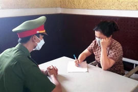 Đối tượng Ngọc Anh tại cơ quan công an. (Ảnh: TTXVN)